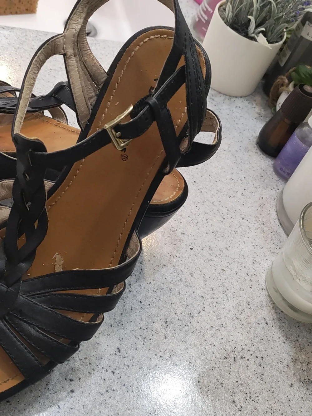 BareTraps Black Braided T-Strap Casual 🌞Sandals